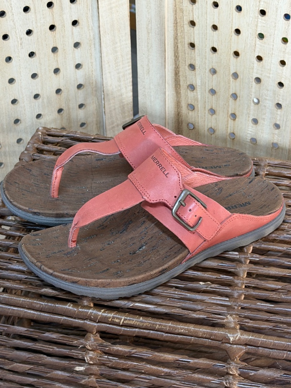 Merrell Around Town Luxe Buckle Post Leather Sandals Pink Coral Women's Size 9